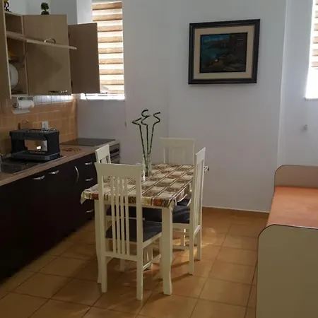 Tonis Apartment *